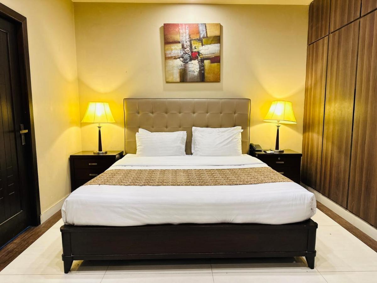 Grand Regent Hotel&Suites Faisalabad Exterior foto