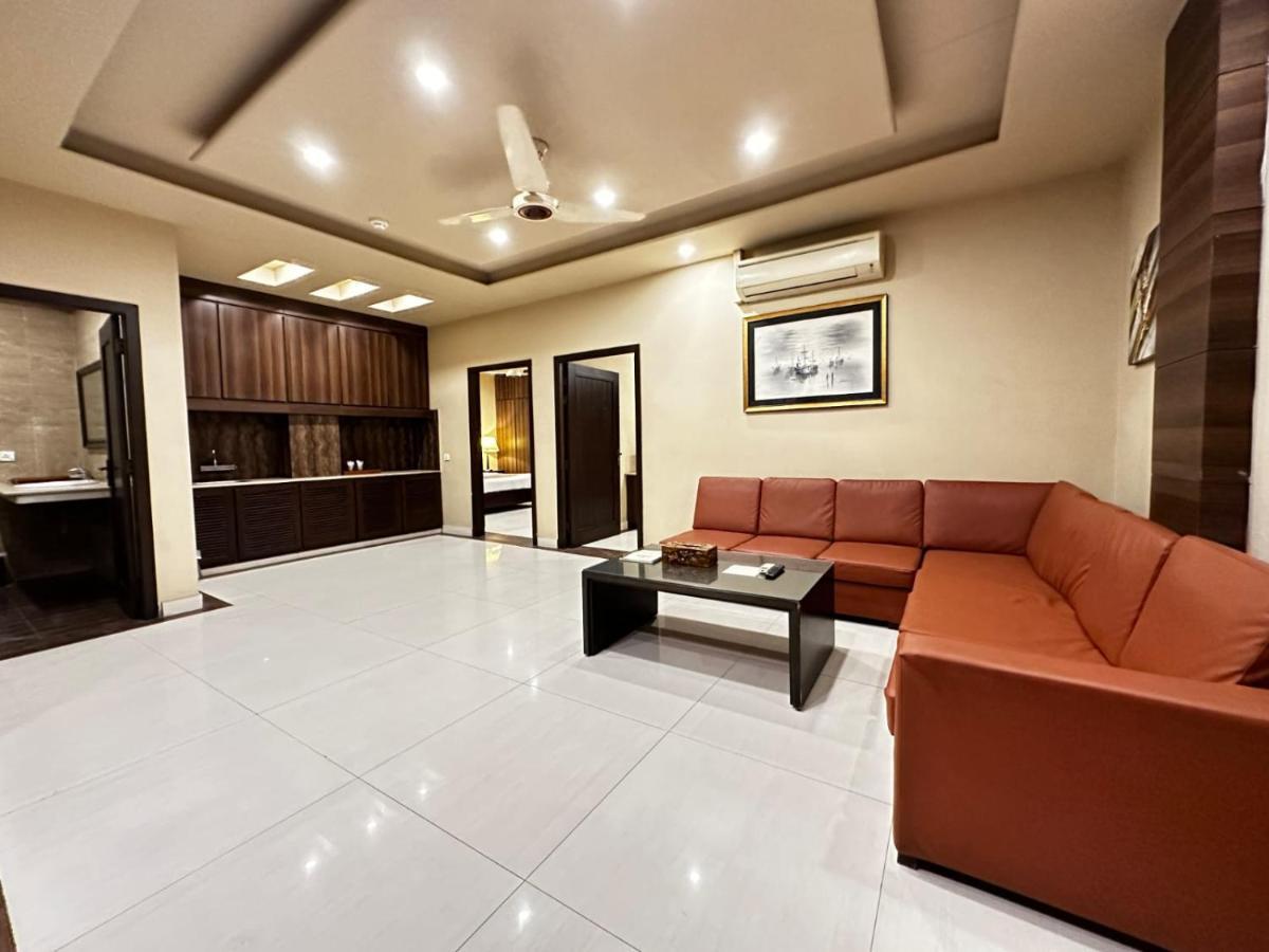 Grand Regent Hotel&Suites Faisalabad Exterior foto