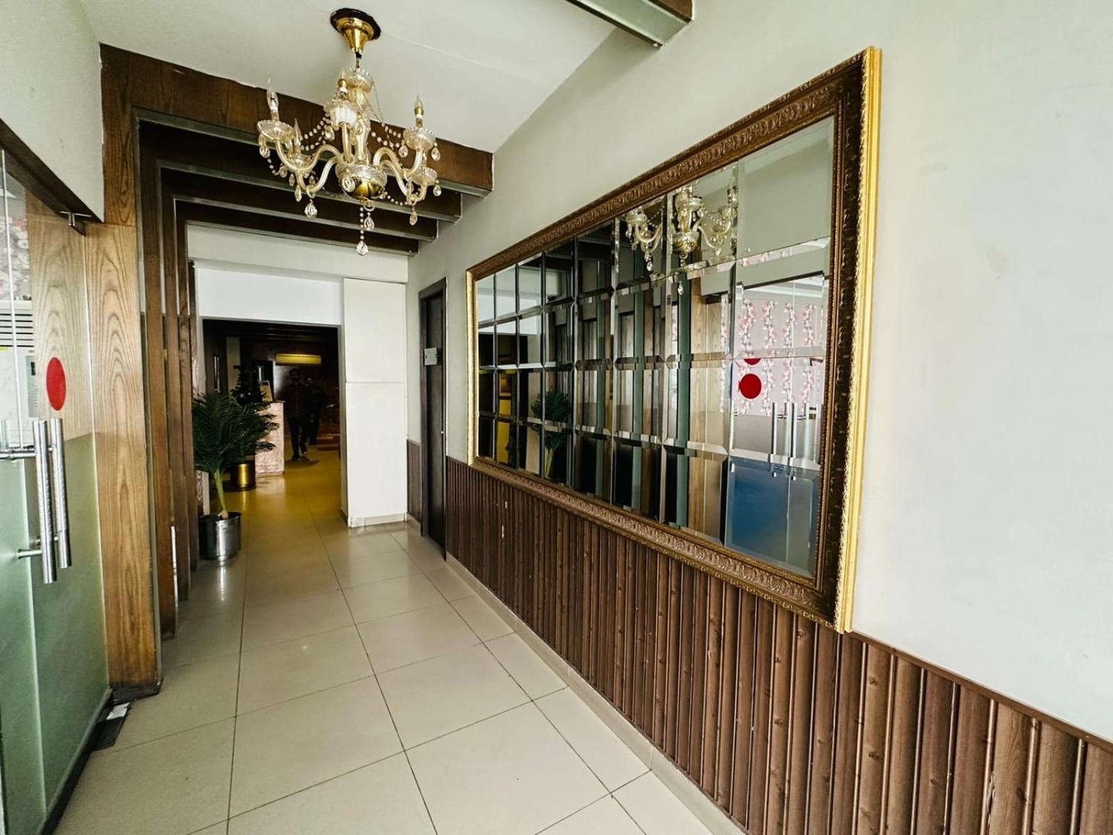 Grand Regent Hotel&Suites Faisalabad Exterior foto